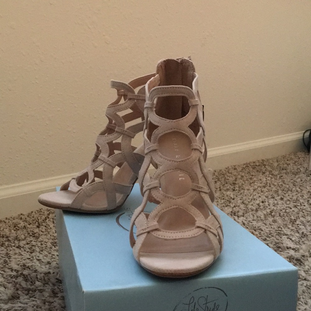 Kelly & Katie ‘Talinia’